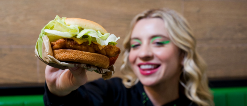 Burger King Brasil - Galera, são os últimos dias pra vocês aproveitarem  minha linda presença nas lojas do BK. Corram pra cá porque depois disso é  FLW VLW. #chickenfries